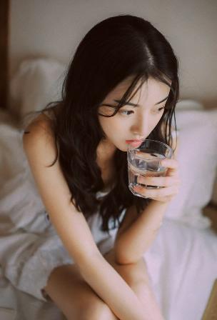 震惊！3个男人竟如此对待女人？荫蒂的秘密与性爱体验的疑问！
